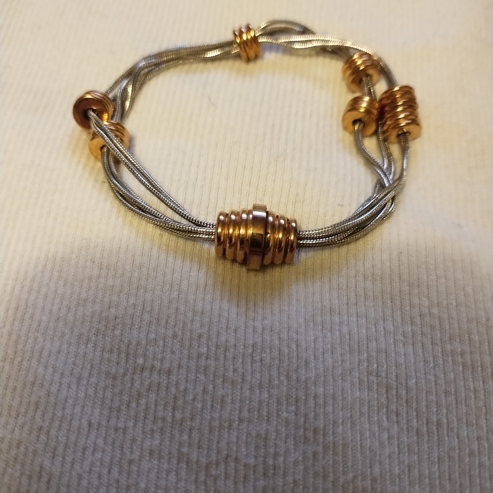 Set Of 3 Station Style Necklaces And A Bracelet - Picture 3 of 10